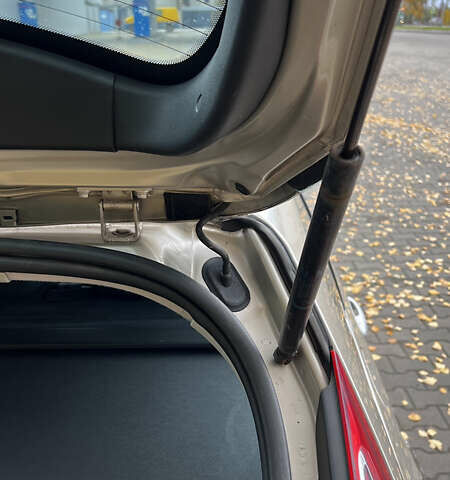 Рено Меган 2006 в Хороле на Automoto.ua Бежевый Рено Меган, объемом двигателя 1.6 л и пробегом 240 тыс. км за 5299 $, фото 44 на Automoto.ua