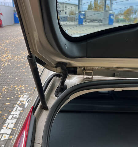 Рено Меган 2006 в Хороле на Automoto.ua Бежевый Рено Меган, объемом двигателя 1.6 л и пробегом 240 тыс. км за 5299 $, фото 43 на Automoto.ua