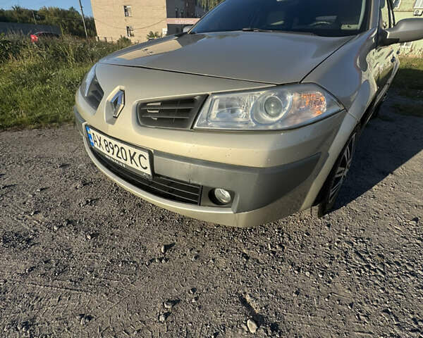 Бежевый Рено Меган, объемом двигателя 1.6 л и пробегом 305 тыс. км за 4800 $, фото 71 на Automoto.ua