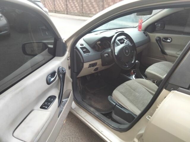 Бежевый Рено Меган, объемом двигателя 1.6 л и пробегом 249 тыс. км за 3800 $, фото 7 на Automoto.ua