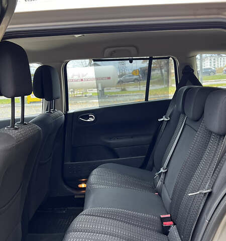 Рено Меган 2006 в Хороле на Automoto.ua Бежевый Рено Меган, объемом двигателя 1.6 л и пробегом 240 тыс. км за 5299 $, фото 35 на Automoto.ua