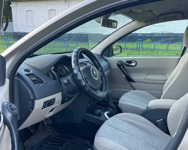 Бежевый Рено Меган, объемом двигателя 1.6 л и пробегом 250 тыс. км за 4700 $, фото 15 на Automoto.ua