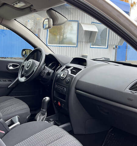 Рено Меган 2006 в Хороле на Automoto.ua Бежевый Рено Меган, объемом двигателя 1.6 л и пробегом 240 тыс. км за 5299 $, фото 39 на Automoto.ua