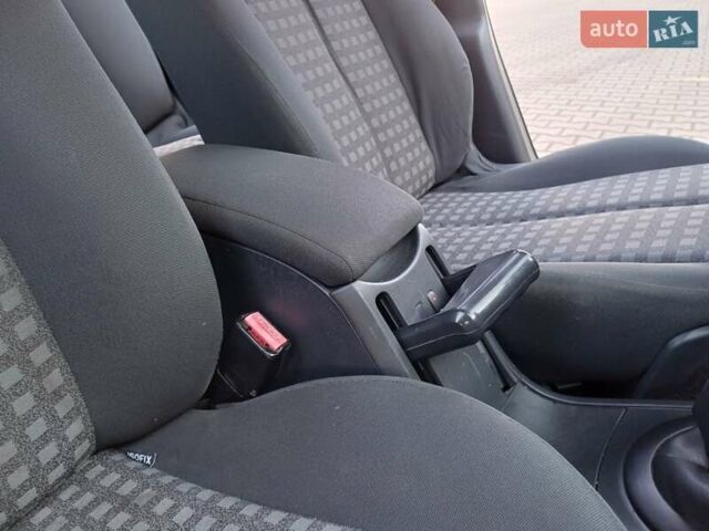 Бежевый Рено Меган, объемом двигателя 1.6 л и пробегом 195 тыс. км за 4800 $, фото 30 на Automoto.ua