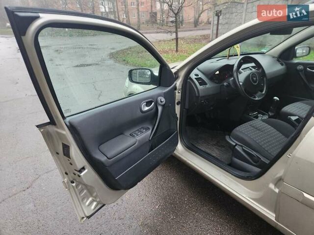 Бежевий Рено Меган, об'ємом двигуна 1.6 л та пробігом 220 тис. км за 5300 $, фото 11 на Automoto.ua