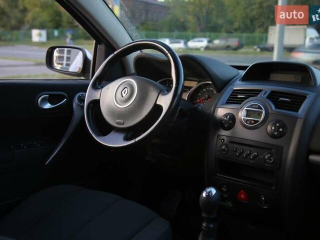 Бежевий Рено Меган, об'ємом двигуна 2 л та пробігом 245 тис. км за 6100 $, фото 10 на Automoto.ua
