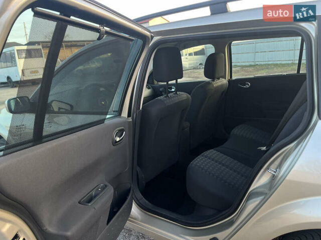 Бежевый Рено Меган, объемом двигателя 1.6 л и пробегом 177 тыс. км за 5899 $, фото 23 на Automoto.ua