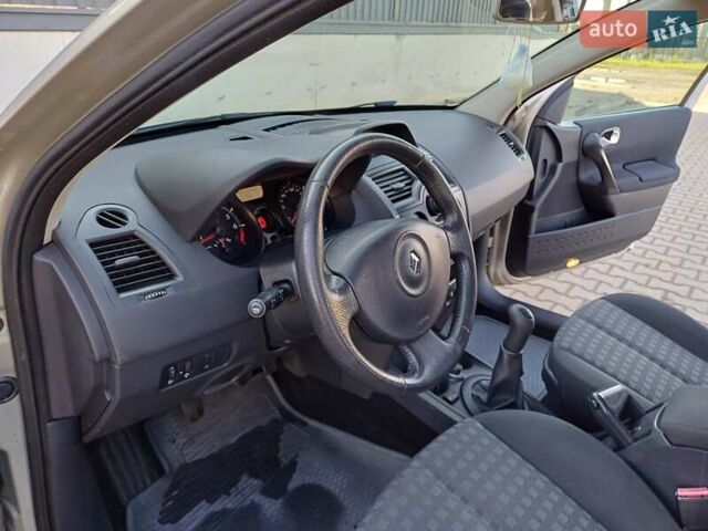 Бежевый Рено Меган, объемом двигателя 1.6 л и пробегом 195 тыс. км за 4800 $, фото 17 на Automoto.ua