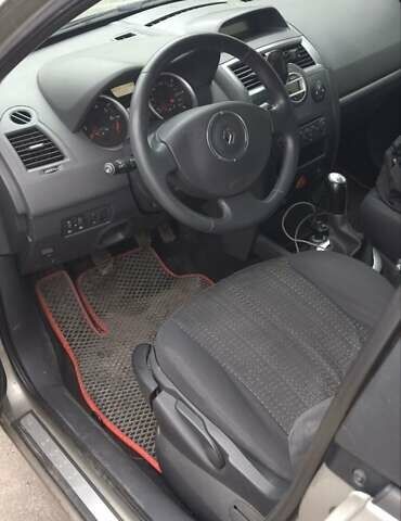 Бежевый Рено Меган, объемом двигателя 1.6 л и пробегом 174 тыс. км за 5900 $, фото 12 на Automoto.ua