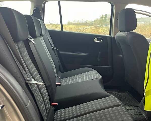 Бежевий Рено Меган, об'ємом двигуна 1.6 л та пробігом 115 тис. км за 5500 $, фото 7 на Automoto.ua