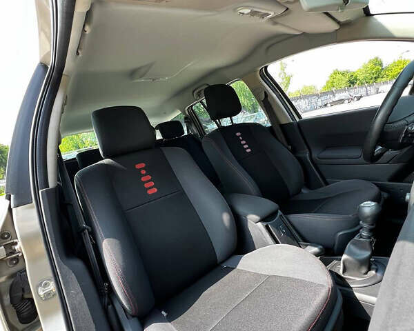 Бежевый Рено Меган, объемом двигателя 2 л и пробегом 190 тыс. км за 6300 $, фото 13 на Automoto.ua