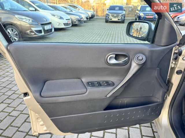 Бежевый Рено Меган, объемом двигателя 1.6 л и пробегом 194 тыс. км за 5500 $, фото 7 на Automoto.ua