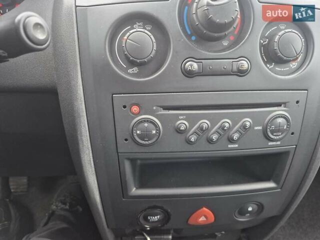 Бежевый Рено Меган, объемом двигателя 1.6 л и пробегом 135 тыс. км за 5450 $, фото 9 на Automoto.ua