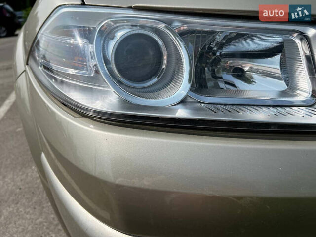 Бежевый Рено Меган, объемом двигателя 2 л и пробегом 190 тыс. км за 6300 $, фото 18 на Automoto.ua