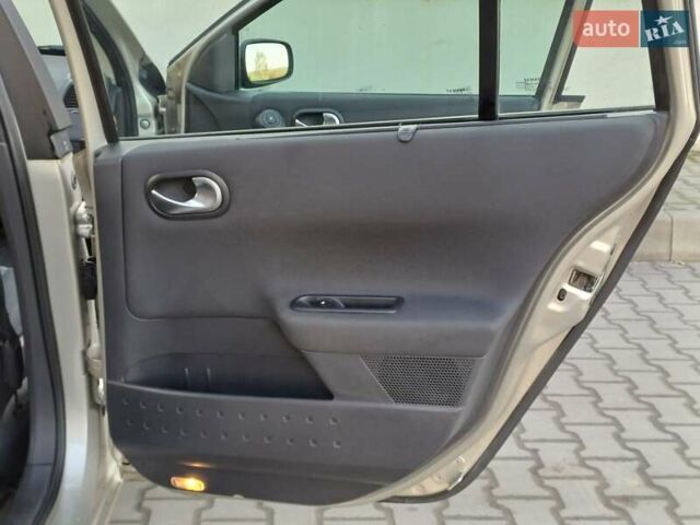 Бежевый Рено Меган, объемом двигателя 1.6 л и пробегом 195 тыс. км за 4800 $, фото 25 на Automoto.ua