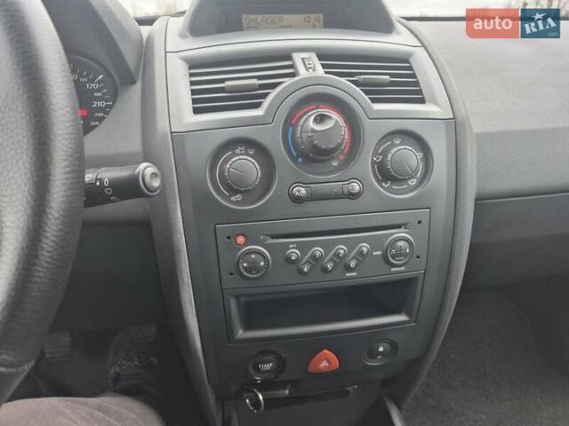 Бежевый Рено Меган, объемом двигателя 1.6 л и пробегом 135 тыс. км за 5450 $, фото 6 на Automoto.ua