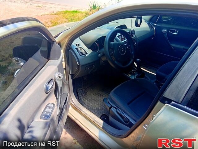 Бежевый Рено Меган, объемом двигателя 1.6 л и пробегом 300 тыс. км за 4300 $, фото 4 на Automoto.ua