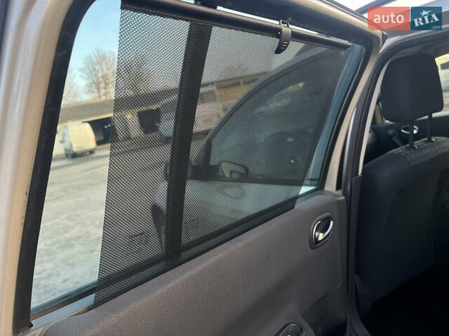 Бежевый Рено Меган, объемом двигателя 1.6 л и пробегом 177 тыс. км за 5899 $, фото 24 на Automoto.ua