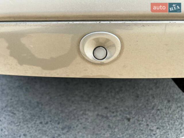 Бежевый Рено Меган, объемом двигателя 2 л и пробегом 190 тыс. км за 6300 $, фото 20 на Automoto.ua