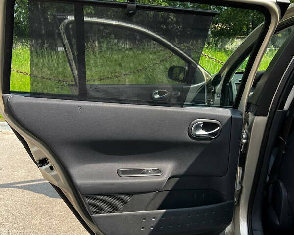 Бежевый Рено Меган, объемом двигателя 2 л и пробегом 190 тыс. км за 6300 $, фото 5 на Automoto.ua