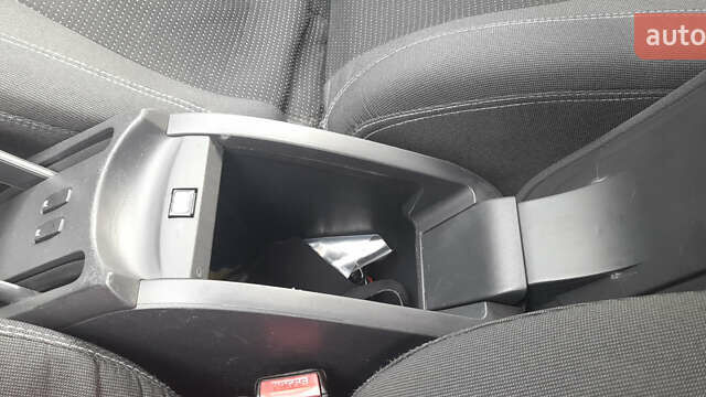 Бежевый Рено Меган, объемом двигателя 1.6 л и пробегом 370 тыс. км за 4000 $, фото 13 на Automoto.ua