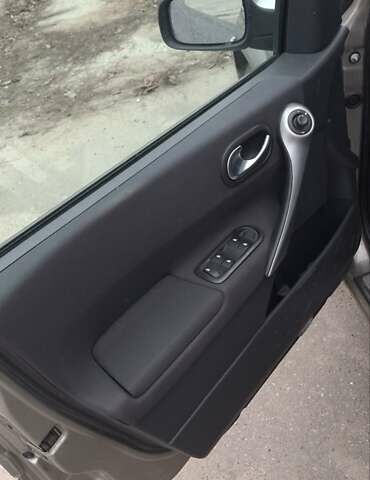 Бежевый Рено Меган, объемом двигателя 1.6 л и пробегом 174 тыс. км за 5900 $, фото 11 на Automoto.ua