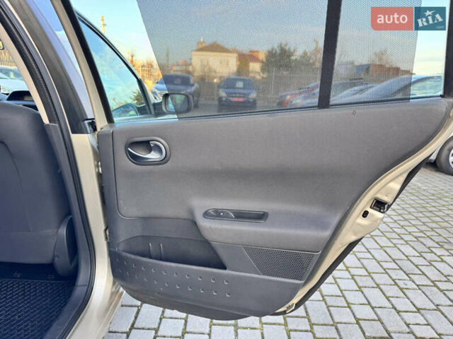Бежевый Рено Меган, объемом двигателя 1.6 л и пробегом 194 тыс. км за 5500 $, фото 17 на Automoto.ua