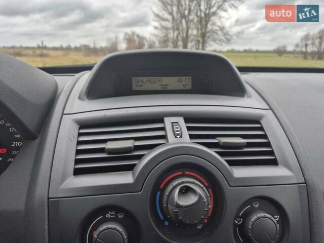 Бежевый Рено Меган, объемом двигателя 1.6 л и пробегом 135 тыс. км за 5450 $, фото 8 на Automoto.ua