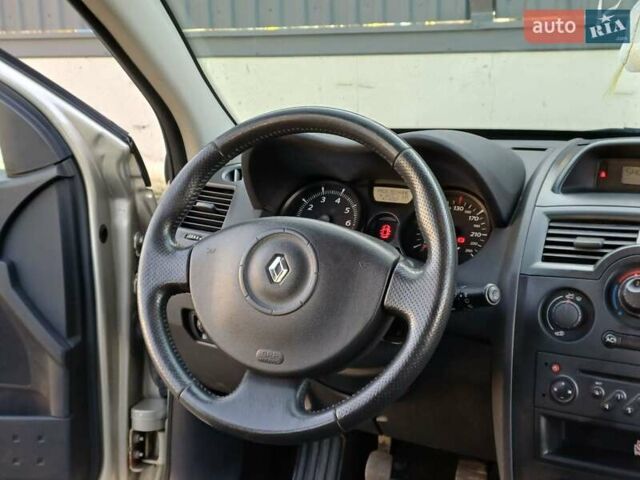 Бежевый Рено Меган, объемом двигателя 1.6 л и пробегом 195 тыс. км за 4800 $, фото 15 на Automoto.ua