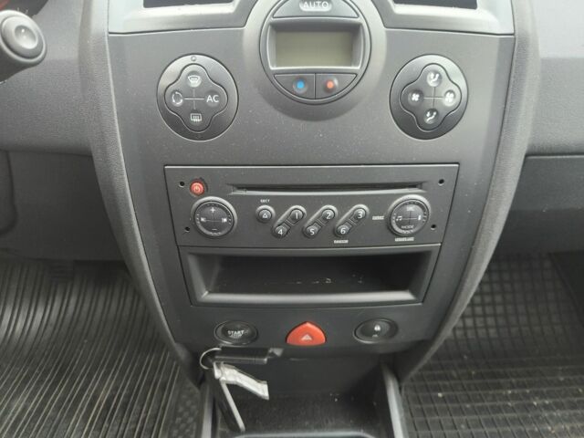 Бежевий Рено Меган, об'ємом двигуна 1.6 л та пробігом 220 тис. км за 5300 $, фото 16 на Automoto.ua