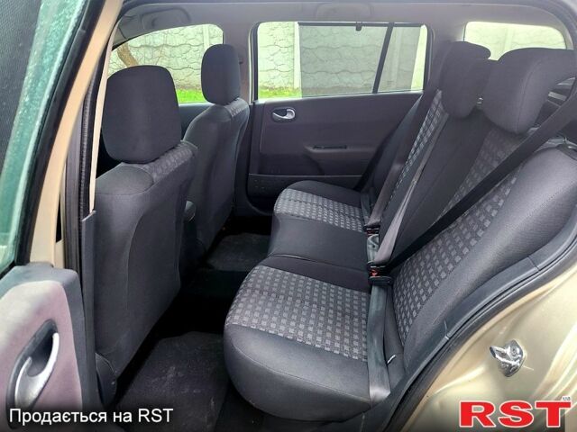 Бежевий Рено Меган, об'ємом двигуна 1.6 л та пробігом 220 тис. км за 5300 $, фото 8 на Automoto.ua