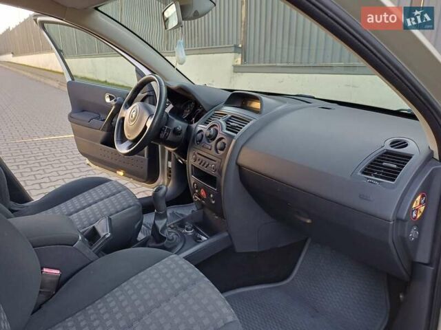 Бежевый Рено Меган, объемом двигателя 1.6 л и пробегом 195 тыс. км за 4800 $, фото 16 на Automoto.ua