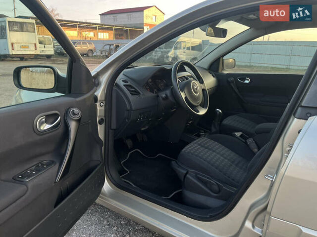 Бежевый Рено Меган, объемом двигателя 1.6 л и пробегом 177 тыс. км за 5899 $, фото 19 на Automoto.ua