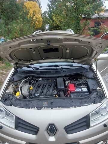 Бежевый Рено Меган, объемом двигателя 1.6 л и пробегом 250 тыс. км за 5800 $, фото 2 на Automoto.ua