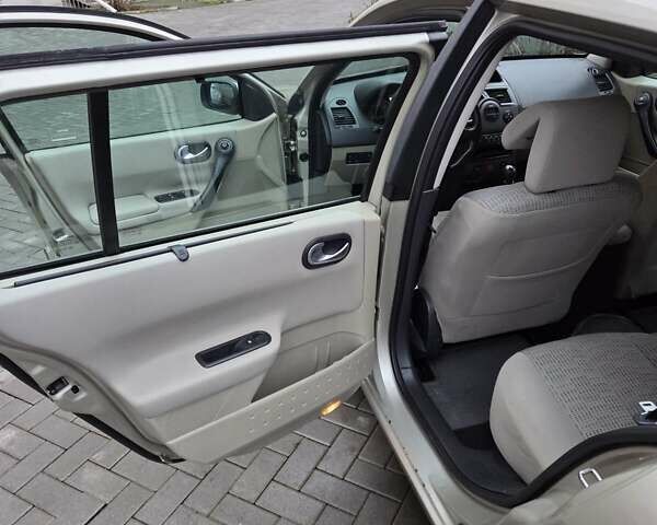 Бежевий Рено Меган, об'ємом двигуна 1.5 л та пробігом 227 тис. км за 5000 $, фото 14 на Automoto.ua