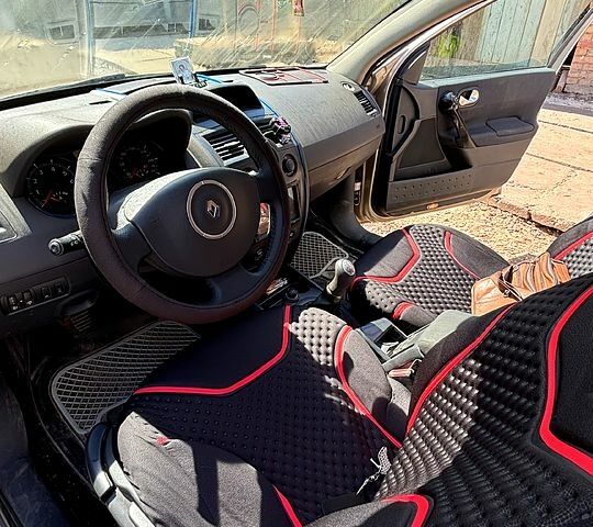 Бежевий Рено Меган, об'ємом двигуна 1.6 л та пробігом 0 тис. км за 6500 $, фото 1 на Automoto.ua