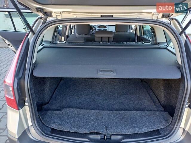 Бежевый Рено Меган, объемом двигателя 1.6 л и пробегом 195 тыс. км за 4800 $, фото 27 на Automoto.ua