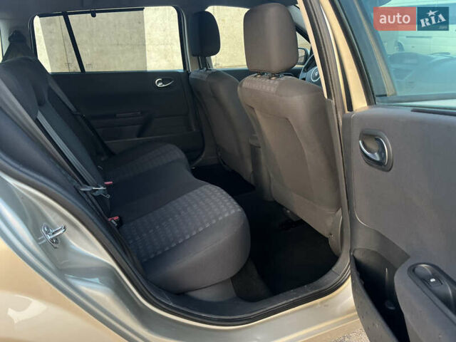 Бежевый Рено Меган, объемом двигателя 1.6 л и пробегом 177 тыс. км за 5899 $, фото 28 на Automoto.ua