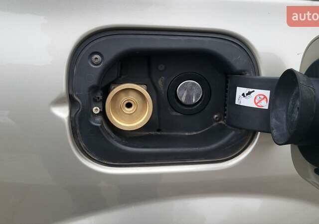 Бежевый Рено Меган, объемом двигателя 1.6 л и пробегом 256 тыс. км за 5600 $, фото 1 на Automoto.ua