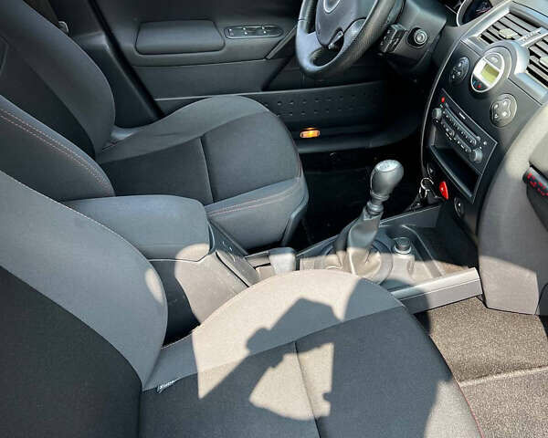 Бежевый Рено Меган, объемом двигателя 2 л и пробегом 190 тыс. км за 6200 $, фото 12 на Automoto.ua