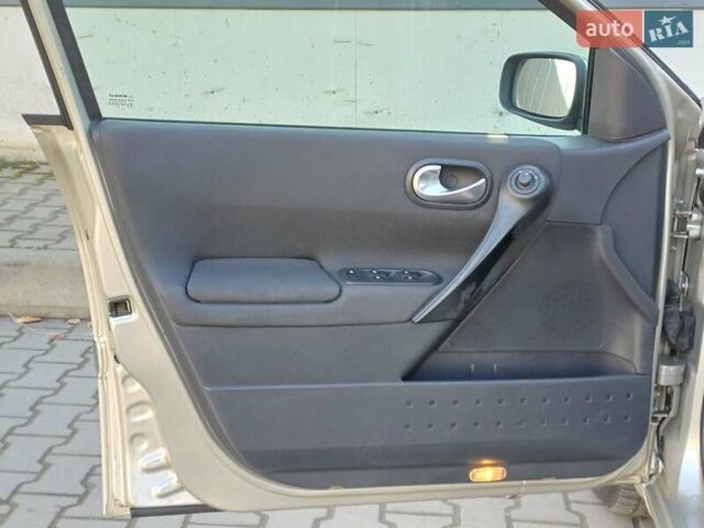 Бежевый Рено Меган, объемом двигателя 1.6 л и пробегом 195 тыс. км за 4800 $, фото 23 на Automoto.ua