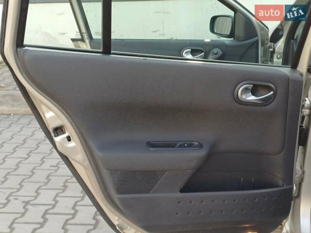 Бежевый Рено Меган, объемом двигателя 1.6 л и пробегом 195 тыс. км за 4800 $, фото 24 на Automoto.ua