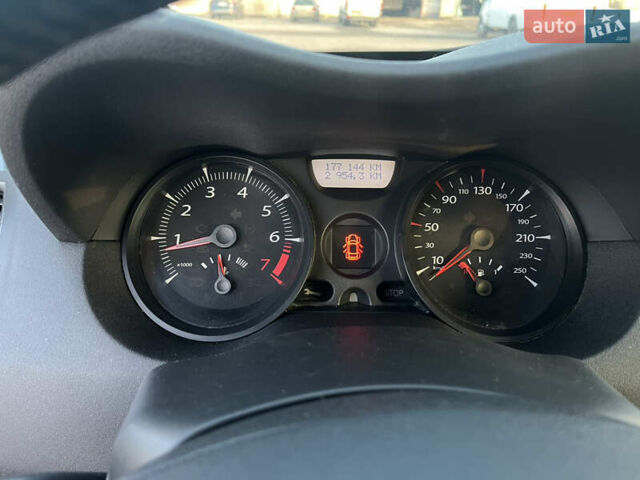 Бежевый Рено Меган, объемом двигателя 1.6 л и пробегом 177 тыс. км за 5899 $, фото 21 на Automoto.ua