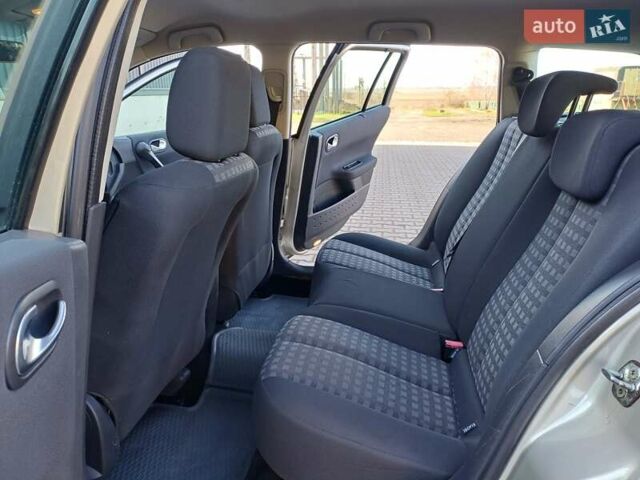 Бежевый Рено Меган, объемом двигателя 1.6 л и пробегом 195 тыс. км за 4800 $, фото 20 на Automoto.ua