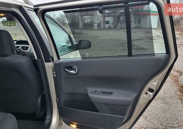 Бежевий Рено Меган, об'ємом двигуна 1.6 л та пробігом 260 тис. км за 5600 $, фото 4 на Automoto.ua