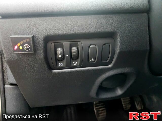 Бежевий Рено Меган, об'ємом двигуна 1.6 л та пробігом 220 тис. км за 5300 $, фото 12 на Automoto.ua