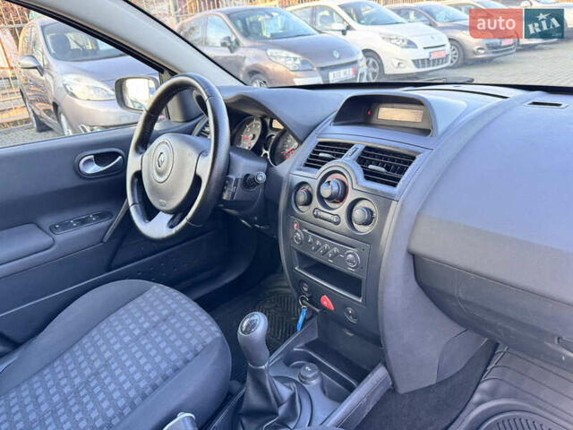 Бежевый Рено Меган, объемом двигателя 1.6 л и пробегом 194 тыс. км за 5500 $, фото 23 на Automoto.ua