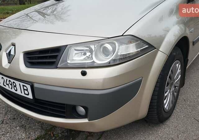 Бежевый Рено Меган, объемом двигателя 1.6 л и пробегом 256 тыс. км за 5600 $, фото 7 на Automoto.ua