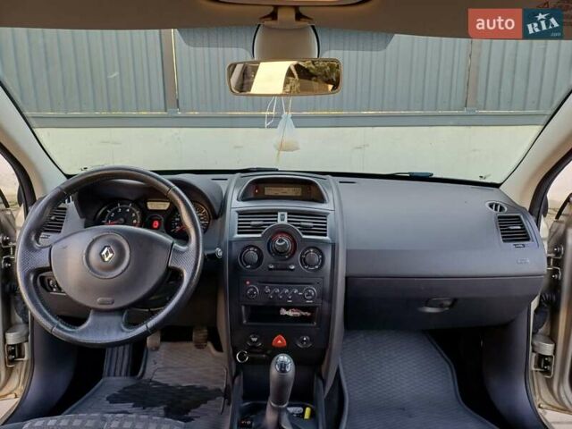 Бежевый Рено Меган, объемом двигателя 1.6 л и пробегом 195 тыс. км за 4800 $, фото 14 на Automoto.ua