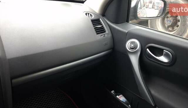 Бежевый Рено Меган, объемом двигателя 1.6 л и пробегом 174 тыс. км за 5900 $, фото 18 на Automoto.ua